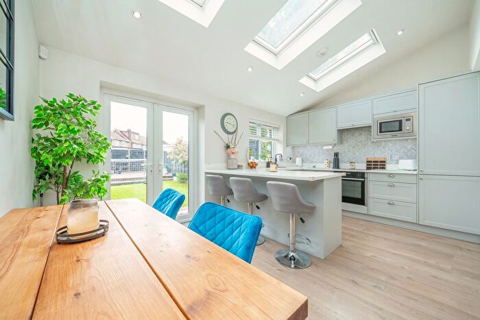 3 Bedroom Terraced House For Sale In Elgin Avenue, Ashford, TW15