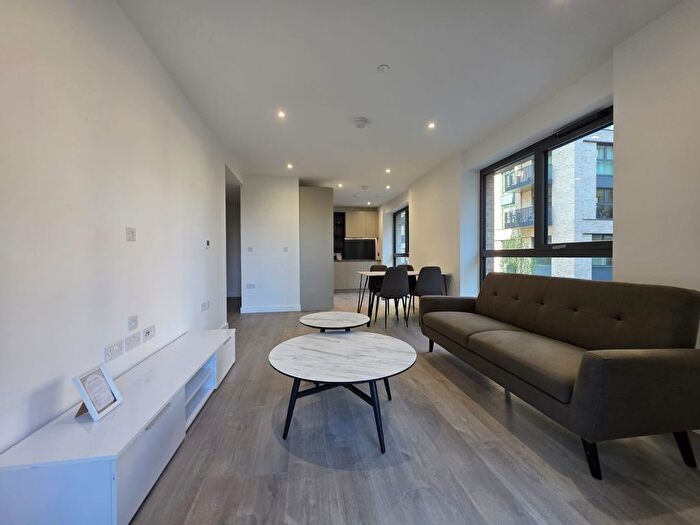 1 Bedroom Flat To Rent In Scarlet Court, Damsel Grove, Finsbury Park, N4