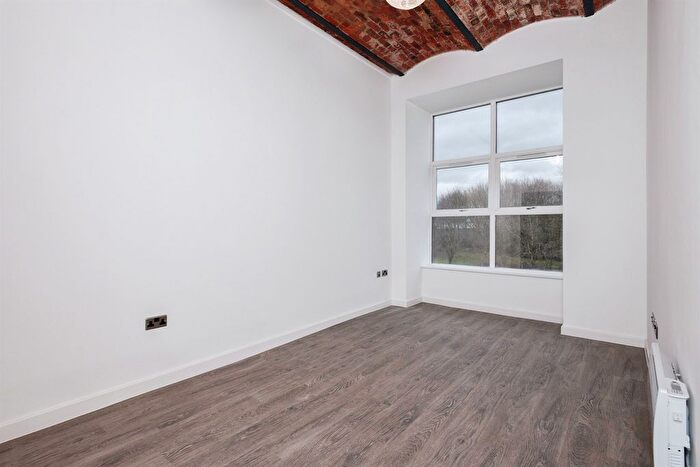 2 Bedroom Flat To Rent In Spinning Mill At Victoria Mill, M40
