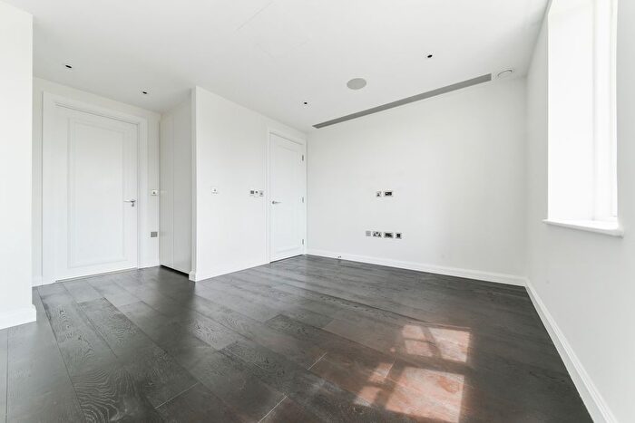 2 Bedroom Flat To Rent In Carnwath Road, Fulham, London, SW6