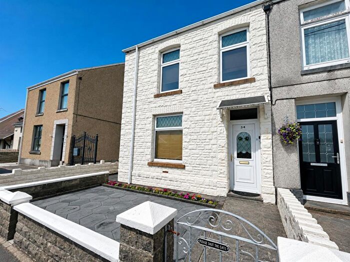 3 Bedroom Semi-detached House For Sale In Tyn Y Bonau Road, Pontarddulais, Swansea, SA4