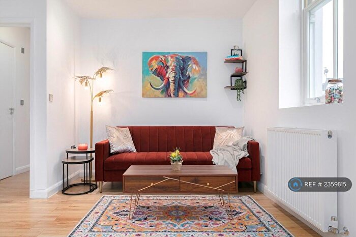 1 Bedroom Flat To Rent In Battersea Park Road, London, SW11