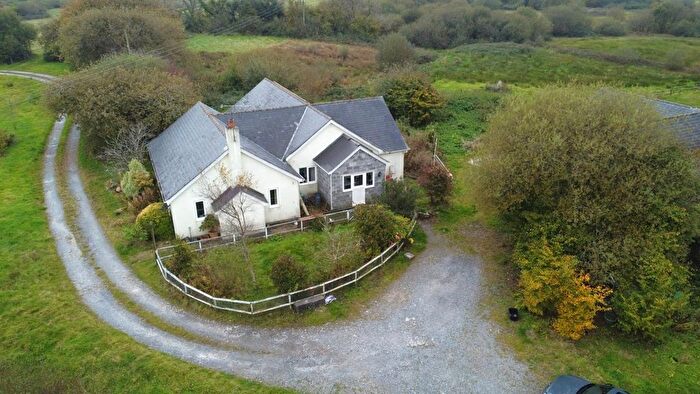 4 Bedroom Farm For Sale In Meinciau, Kidwelly, SA17