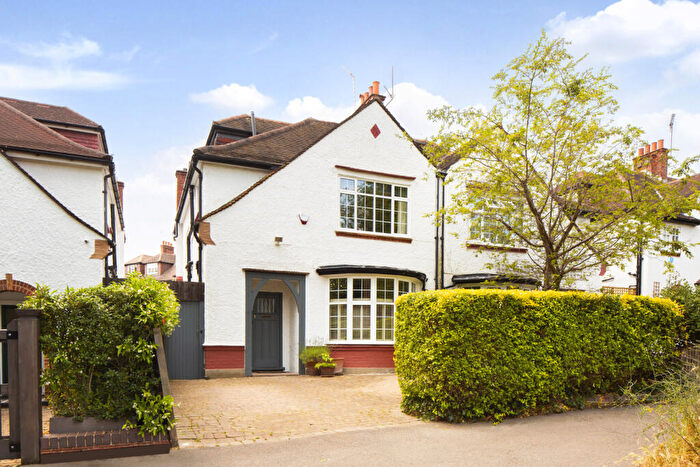 4 Bedroom Semi-Detached House To Rent In Swains Lane, Highgate, N6