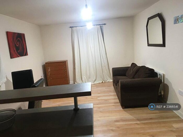 2 Bedroom Flat To Rent In Brunel Crescent, Swindon, SN2