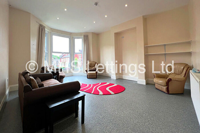4 Bedroom Flat To Rent In Flat, Regent Park Terrace, Leeds, LS6