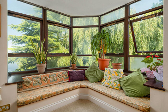 2 Bedroom Flat For Sale In Undine Road, London, E14