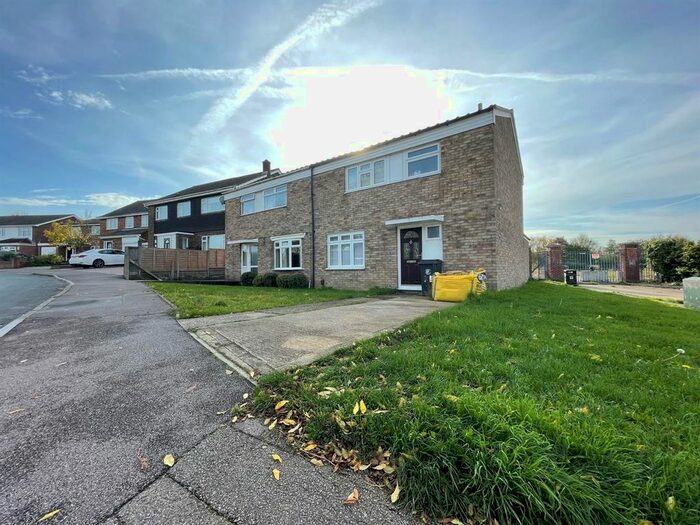 3 Bedroom Semi-Detached House To Rent In Roundhills, Waltham Abbey, EN9