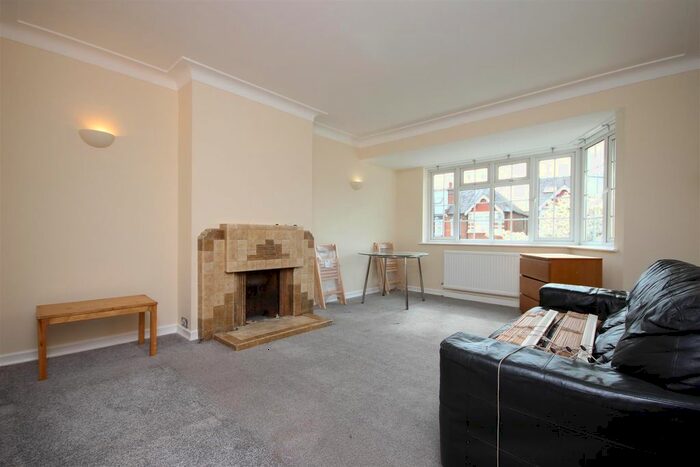 2 Bedroom Flat To Rent In Twyford Avenue, West Acton, W3
