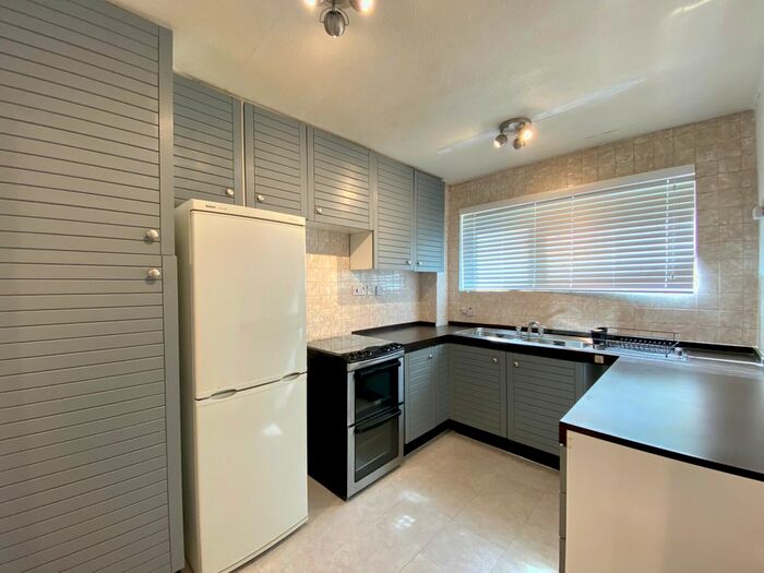 1 Bedroom Flat To Rent In Laburnum Lodge, Finchley Central, London, N3