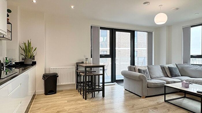 2 Bedroom Flat For Sale In Baronet House, Lakeside Drive, Brent, NW10