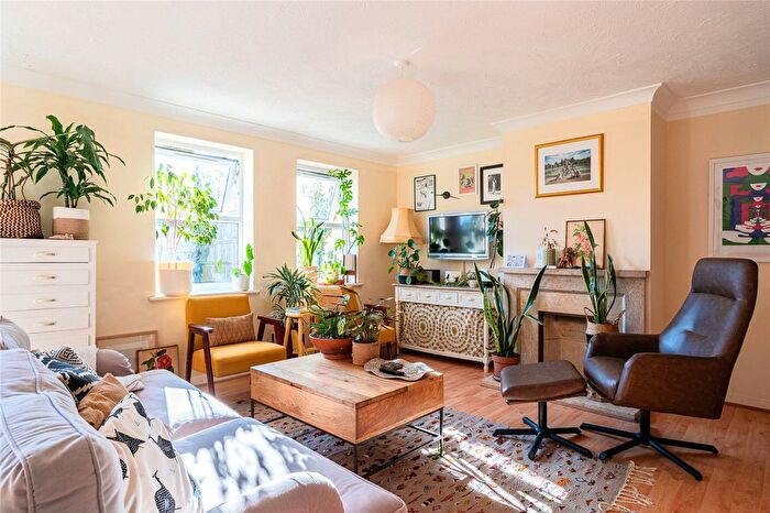 3 Bedroom Semi-detached House For Sale In Peregrine Court, London, SW16