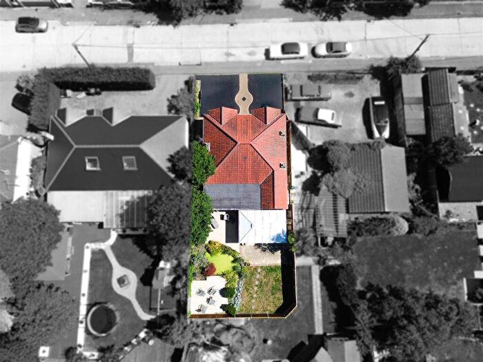 3 Bedroom Detached Bungalow For Sale In Albert Drive, Basildon, SS15