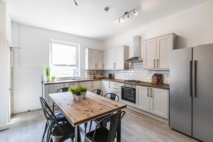 6 Bedroom House To Rent In Woodsley Road, Leeds, LS3