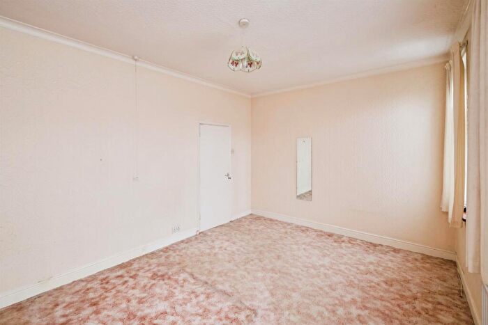 3 Bedroom Terraced House For Sale In Deakins Road, Birmingham, B25