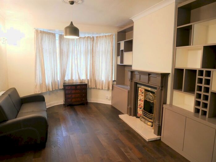 4 Bedroom Semi-Detached House To Rent In Renfrew Road, Hounslow, TW4