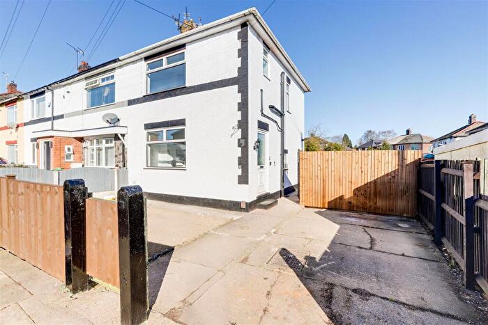 3 Bedroom Town House To Rent In Beauvale Crescent, Hucknall, Nottingham, NG15