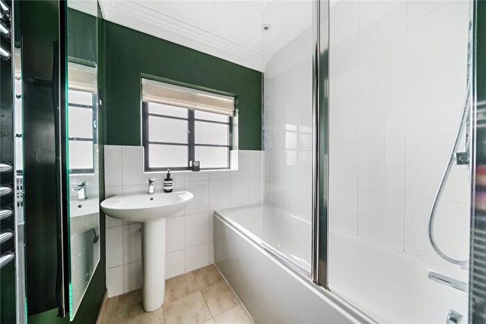 2 Bedroom Apartment To Rent In Broomfield Court, Broomfield Park, Sunningdale, Berkshire, SL5