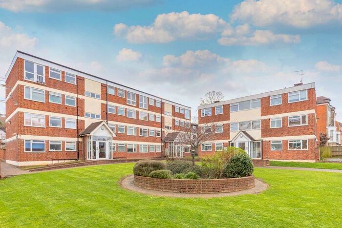 2 Bedroom Flat To Rent In Beechcroft Close, Valley Road, London, SW16
