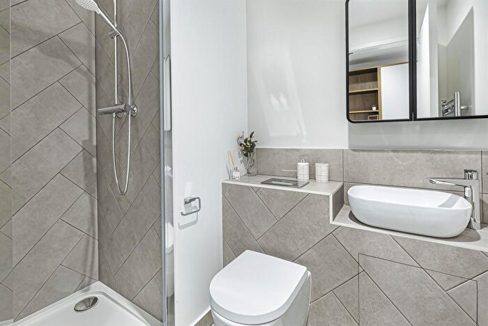 Apartment To Rent In Node Studio, E14 - Photo 3