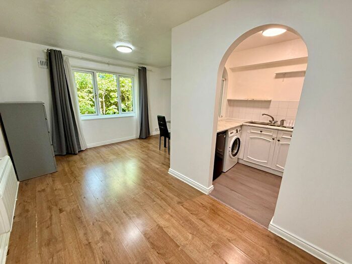 1 Bedroom Flat To Rent In Faulkner Close, RM8
