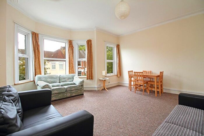 3 Bedroom Apartment To Rent In Duckett Road, N4