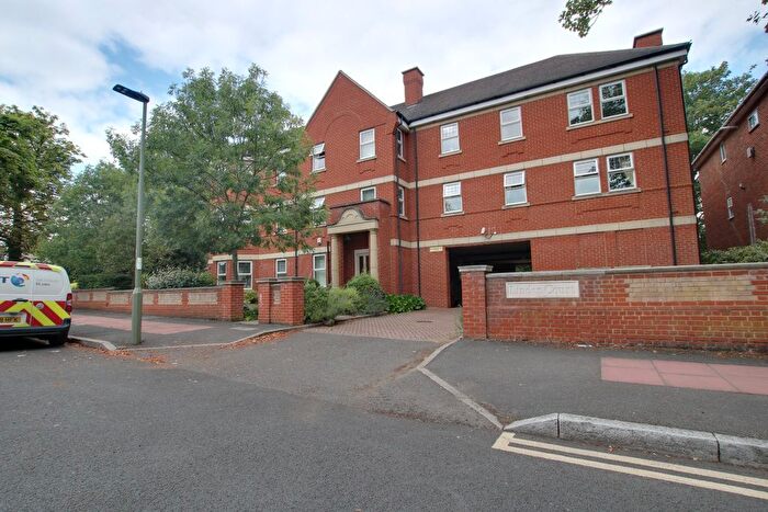 2 Bedroom Flat To Rent In Linden Court, Oaklands Road, Bromley, Kent, BR1