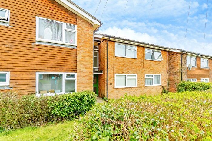2 Bedroom Flat For Sale In Lindley Road, Godstone, Surrey, RH9