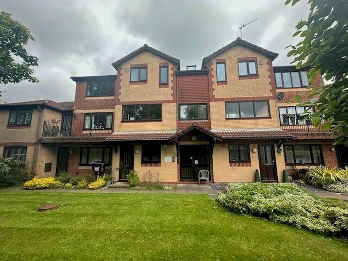 2 Bedroom Flat To Rent In Whitworth Road, Bitterne, SO18