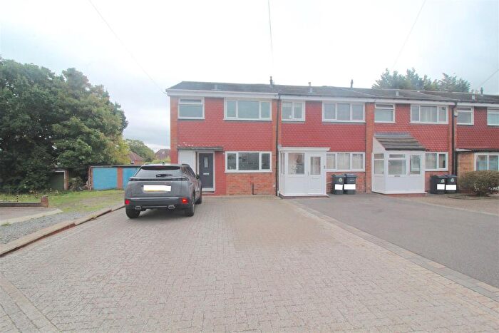 3 Bedroom End Of Terrace House For Sale In Westacre Gardens, Birmingham, B33