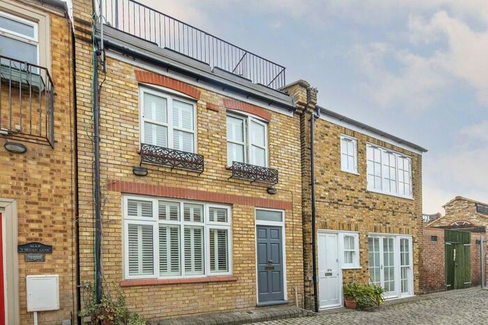 2 Bedroom Property To Rent In Bridle Lane, St Margarets, Twickenham, TW1