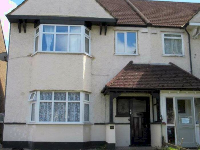 2 Bedroom Property To Rent In Lower Addiscombe Road, Croydon - £1200.00 Per Month, CR0