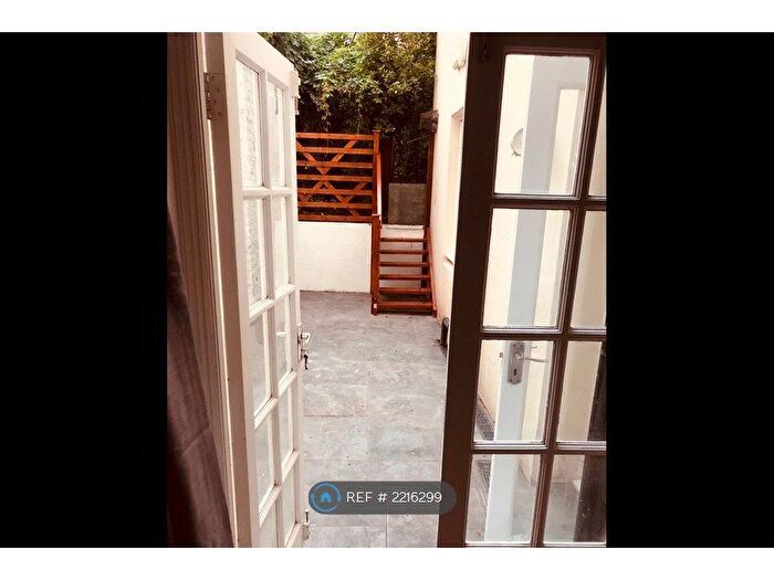 1 Bedroom Flat To Rent In Upper Rock Gardens, Brighton, BN2