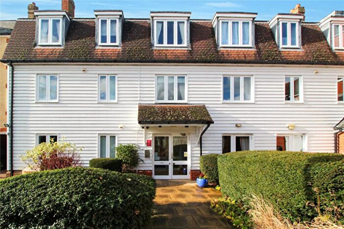 2 Bedroom Apartment For Sale In Roche Close, Rochford, Essex, SS4