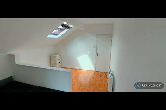 1 Bedroom Flat To Rent In Sowood Street, Leeds, LS4