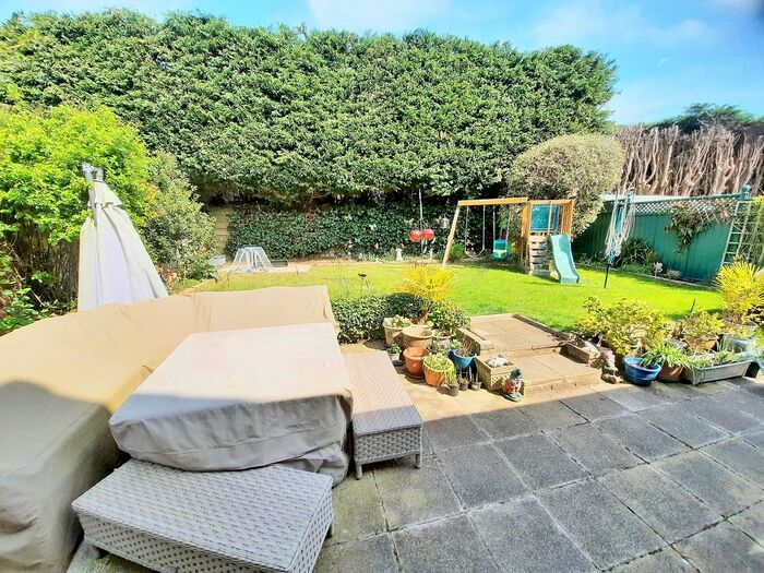 4 Bedroom Detached House To Rent In Leigh Rod, Carpenders Park, WD19