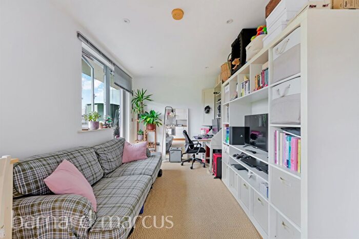 1 Bedroom Flat To Rent In Garratt Lane, London, SW18