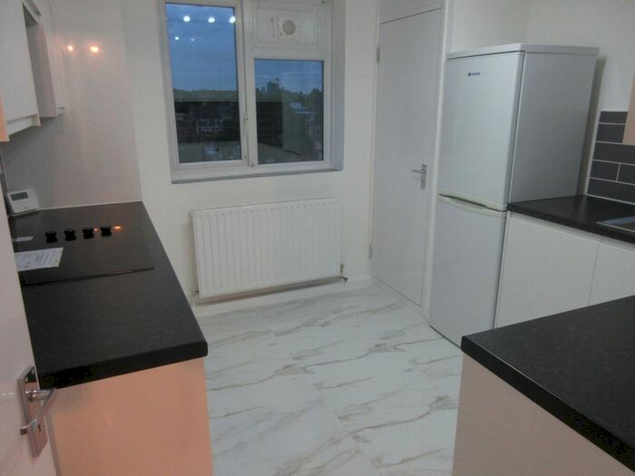 2 Bedroom Flat To Rent In Springfield, London, E5