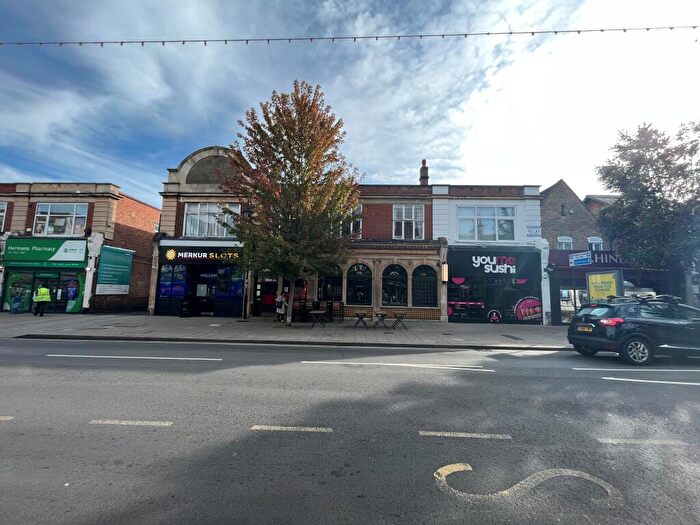 3 Bedroom Flat To Rent In High Street, New Malden, KT3