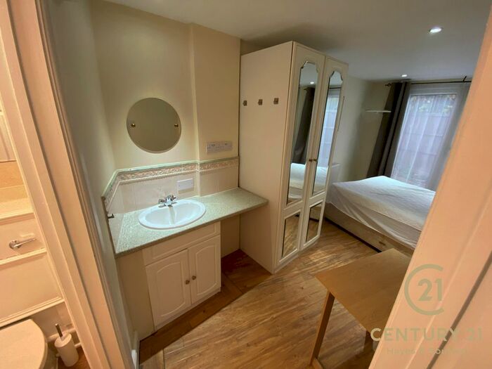 1 Bedroom Studio To Rent In Orchard Drive, Cowley, Uxbridge, UB8