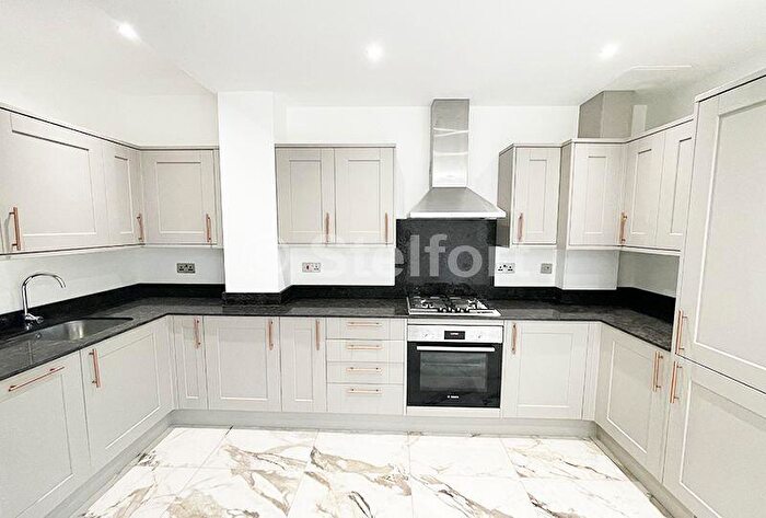 5 Bedroom Terraced House For Sale In Squires Lane, London, N3