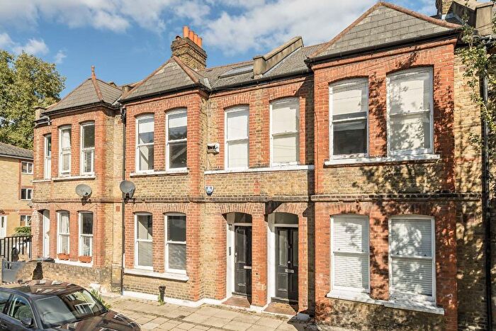 3 Bedroom Flat To Rent In St. Alphonsus Road, London, SW4