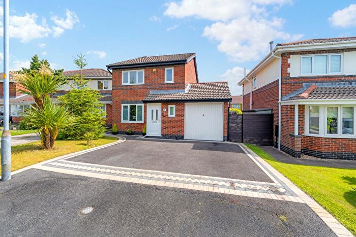 3 Bedroom Detached House For Sale In Dearncamme Close, Bolton, BL2