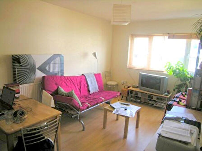 1 Bedroom Apartment To Rent In Bryan Street, Islington, N1