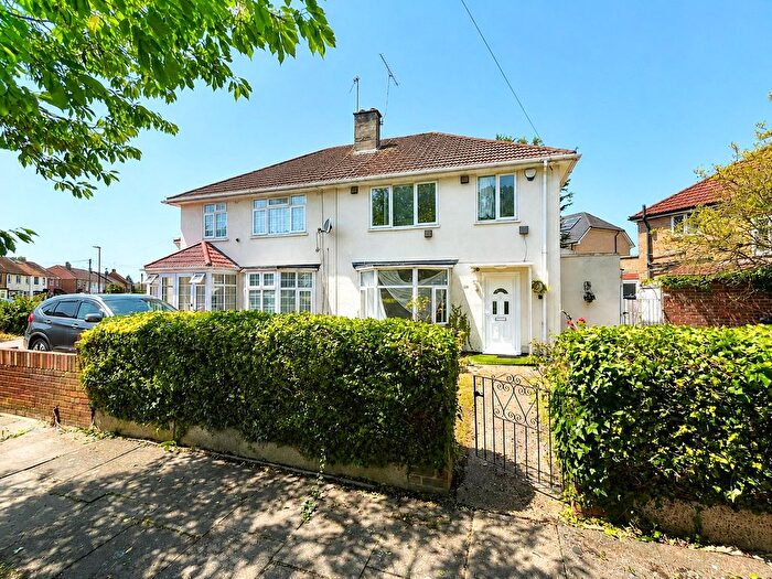 3 Bedroom Semi Detached House To Rent In Beavers Lane, Hounslow, TW4