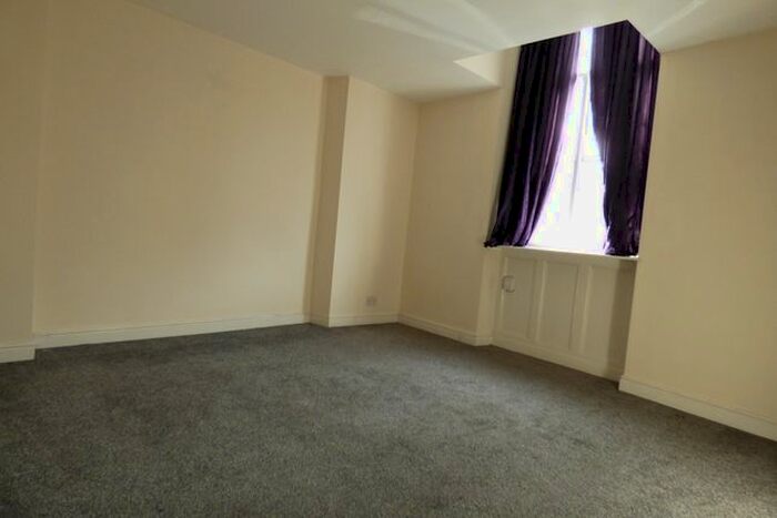 2 Bedroom Flat To Rent In Main Street, Bingley, West Yorkshire, BD16