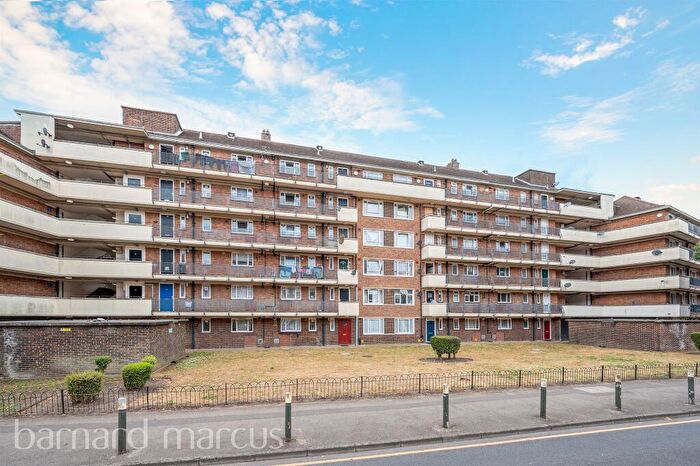 3 Bedroom Flat For Sale In Armfield Crescent, Mitcham, CR4
