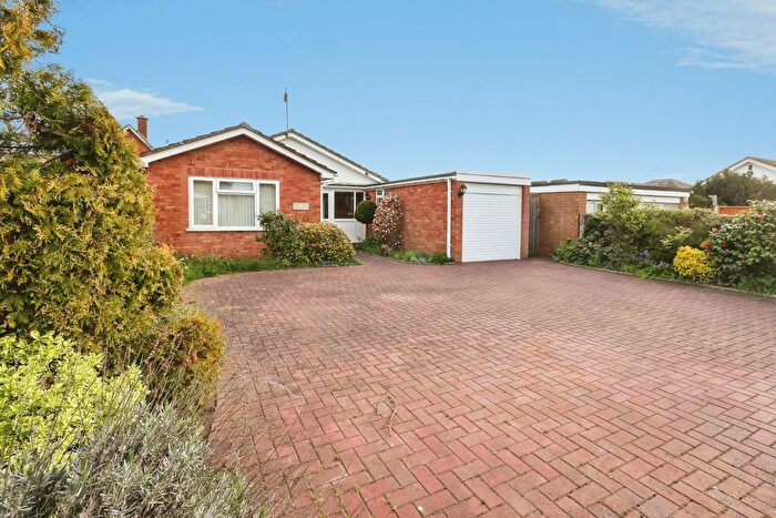 2 Bedroom Bungalow For Sale In Shrawley Road, Fernhill Heath, Worcester, Worcestershire, WR3