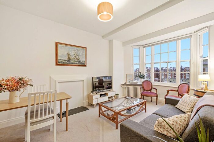 2 Bedroom Flat To Rent In Queensway, Bayswater, W2