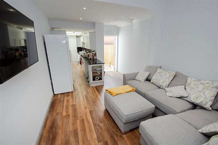 6 Bedroom House To Rent In Hubert Road, Birmingham, West Midlands, B29